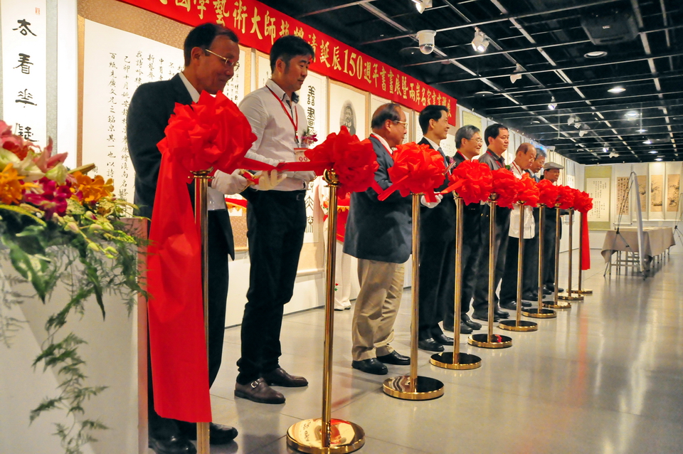 國家發展研究院林忠山院長、前國防部副部長王文燮上將、甘肅隴台經貿文化交流協會吳國保理事長等貴賓出席開幕剪綵儀式。